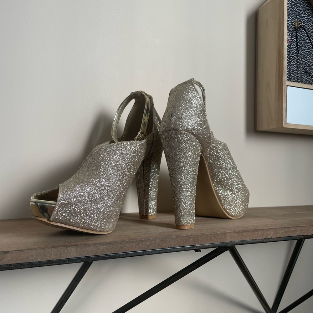 Brand New high heel golden flakie